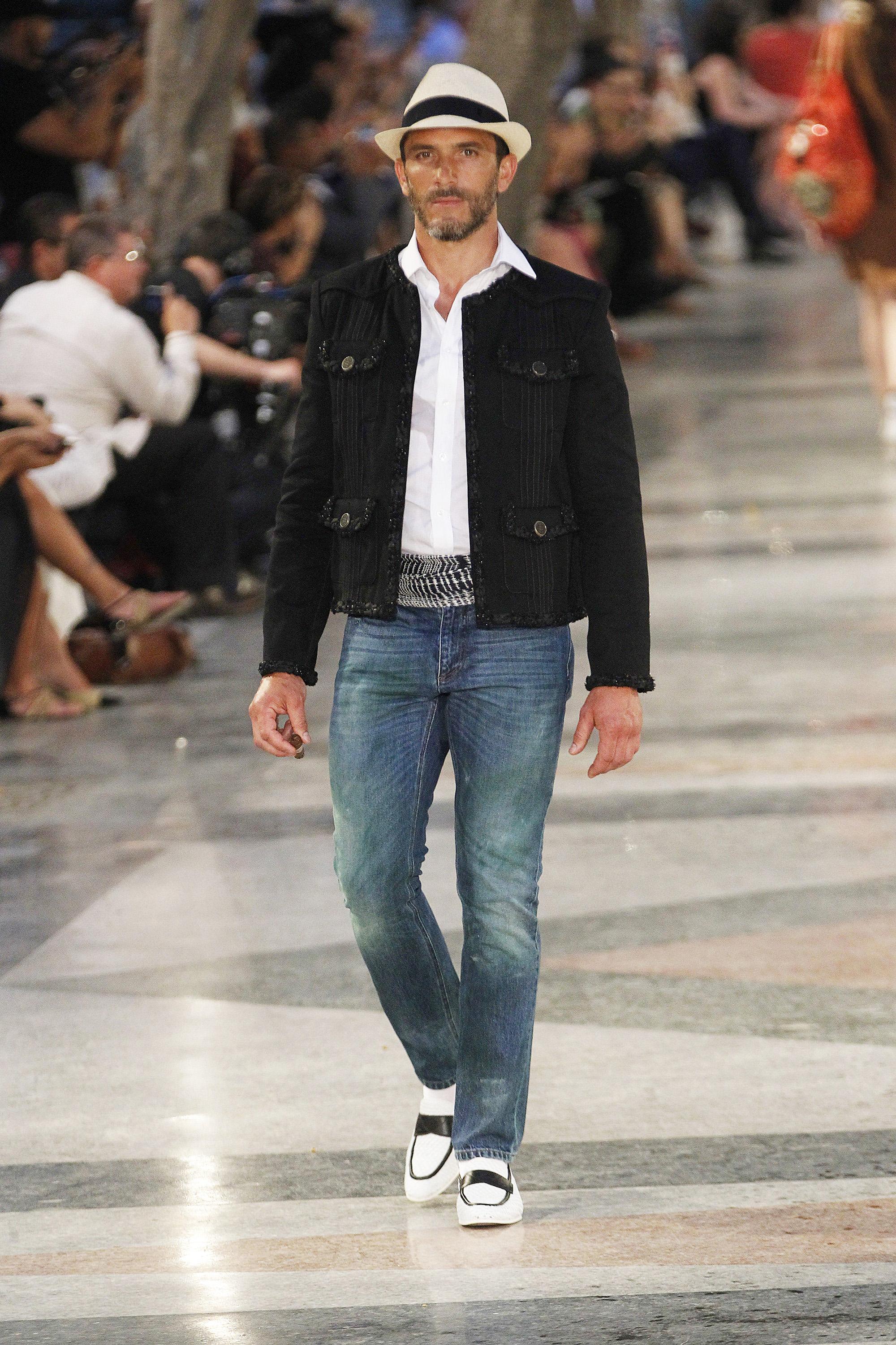 CHANEL Legendary Paris / Kuba Kleine Schwarze Jacke 34 FR für Damen oder Herren im Angebot