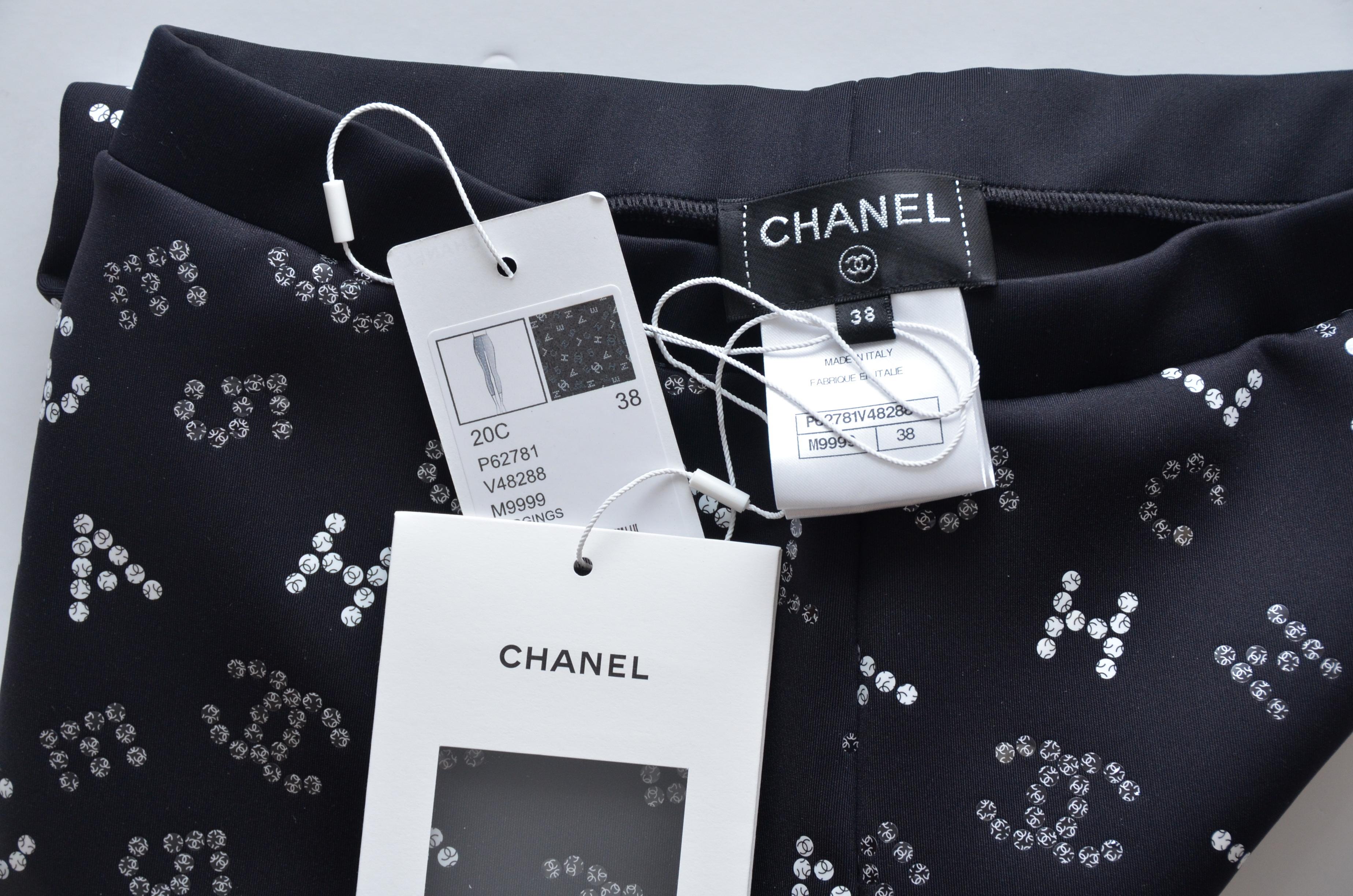 Chanel leggings.
Fabric is medium thick with some stretch.Amazing quality and fit.
New with tags
Size 38
Made in Italy


Waist 27