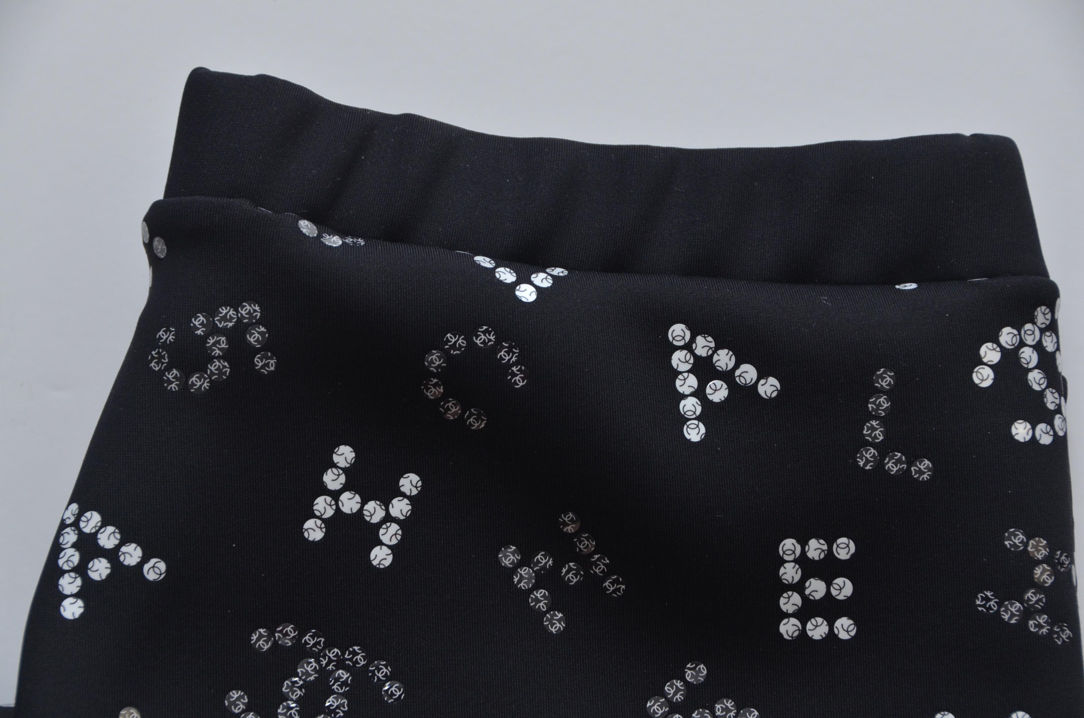 chanel logo leggings