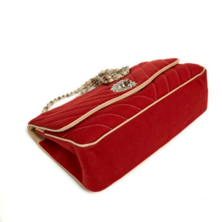 Chanel, Leo Chevron limited edition in red jersey In Good Condition For Sale In Clichy, FR