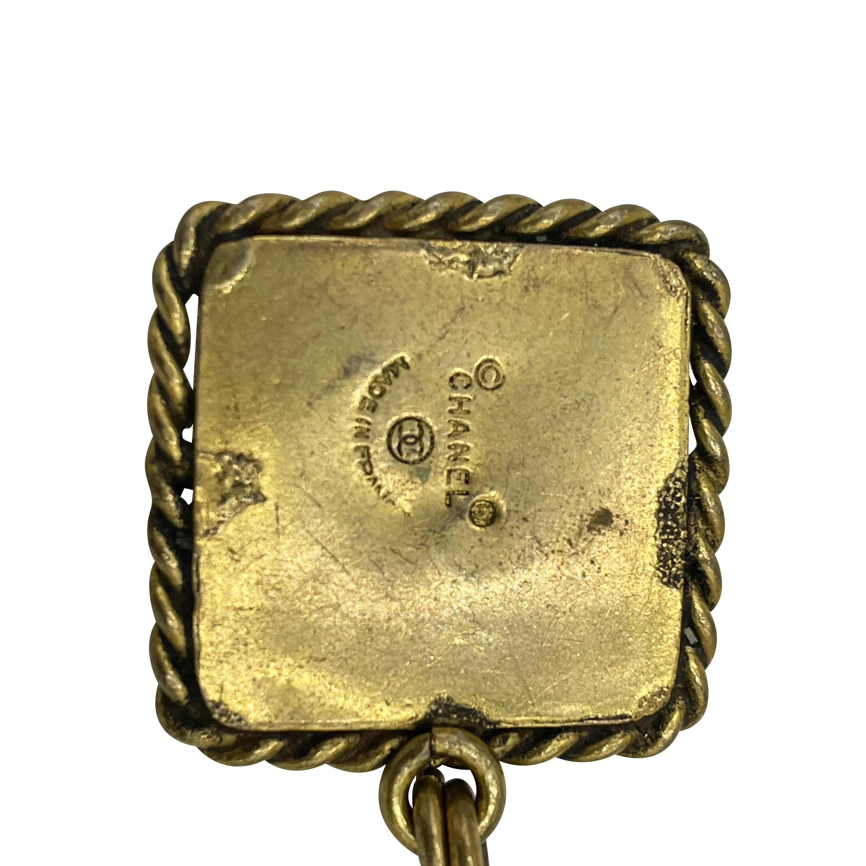 Chanel Lifetime Gripoix Pate de Verre Chain Belt, 1960s In Excellent Condition For Sale In Los Angeles, CA