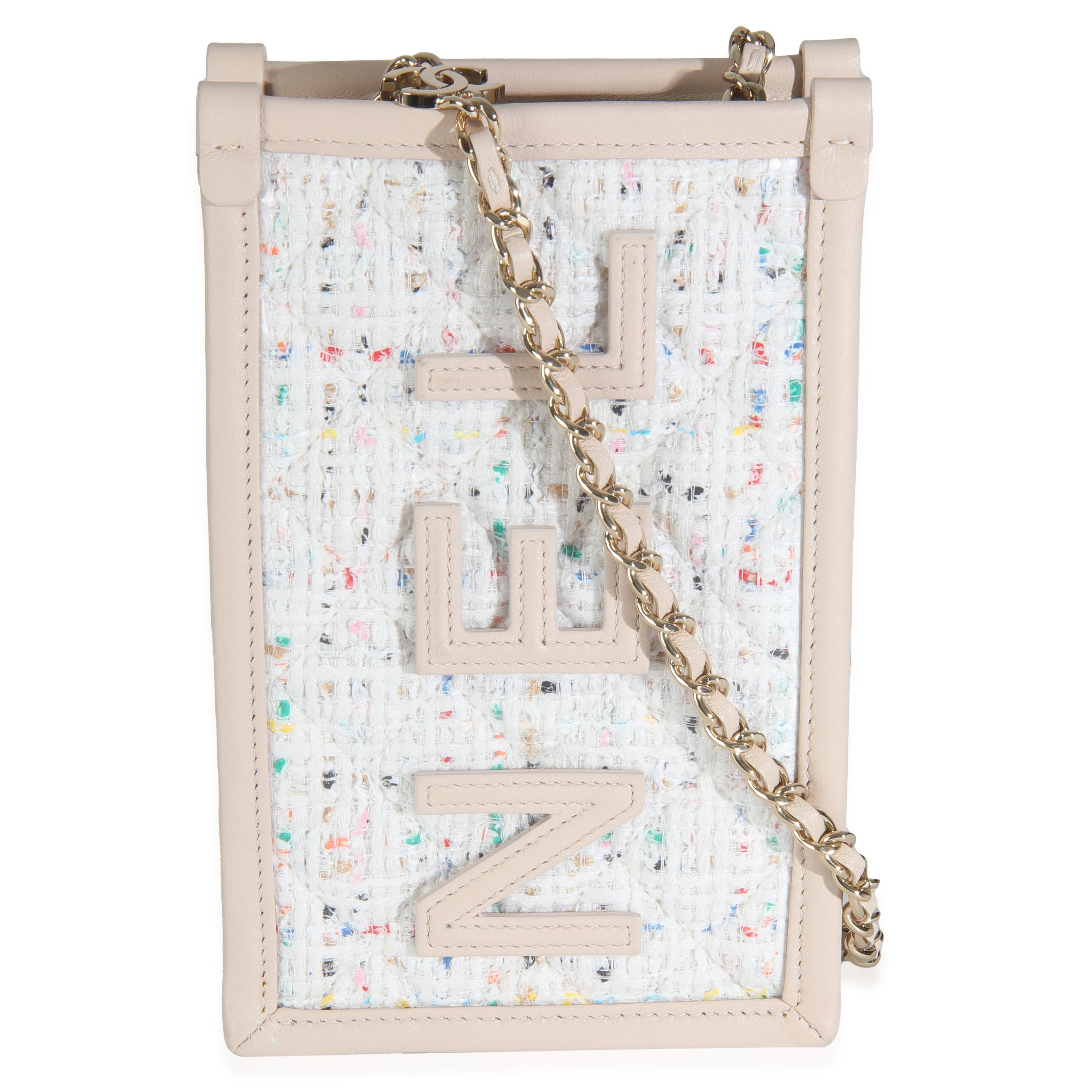 Auflistung Titel: Chanel Hellbeige Tweed PVC Lammfell Clutch mit Kette
SKU: 145854
Zustand: Gebraucht 
Handtasche Zustand: Ausgezeichnet
Bemerkungen zum Zustand: Der Artikel ist in ausgezeichnetem Zustand und weist leichte Gebrauchsspuren auf.