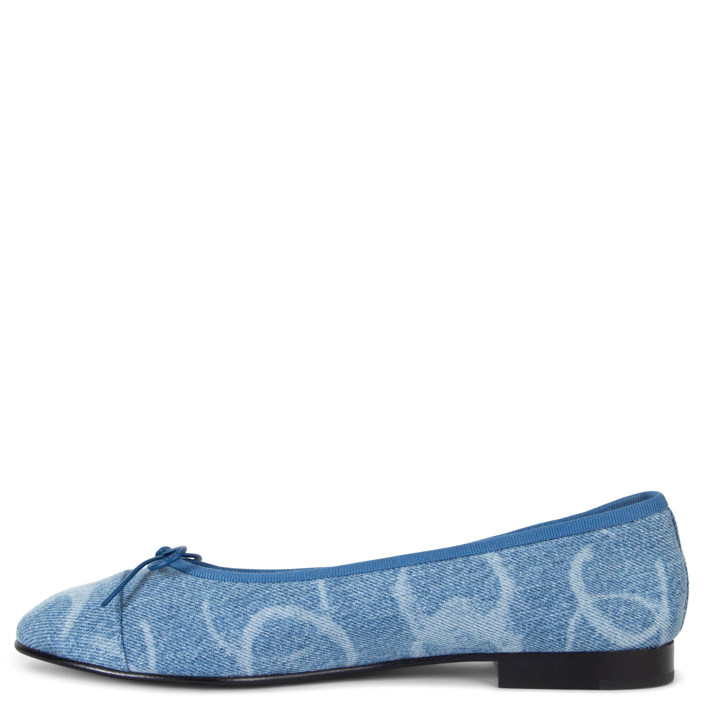 Bleu CHANEL bleu clair 23B CC PRINTED DENIM Ballet Flats Shoes 38.5 fit 38 en vente