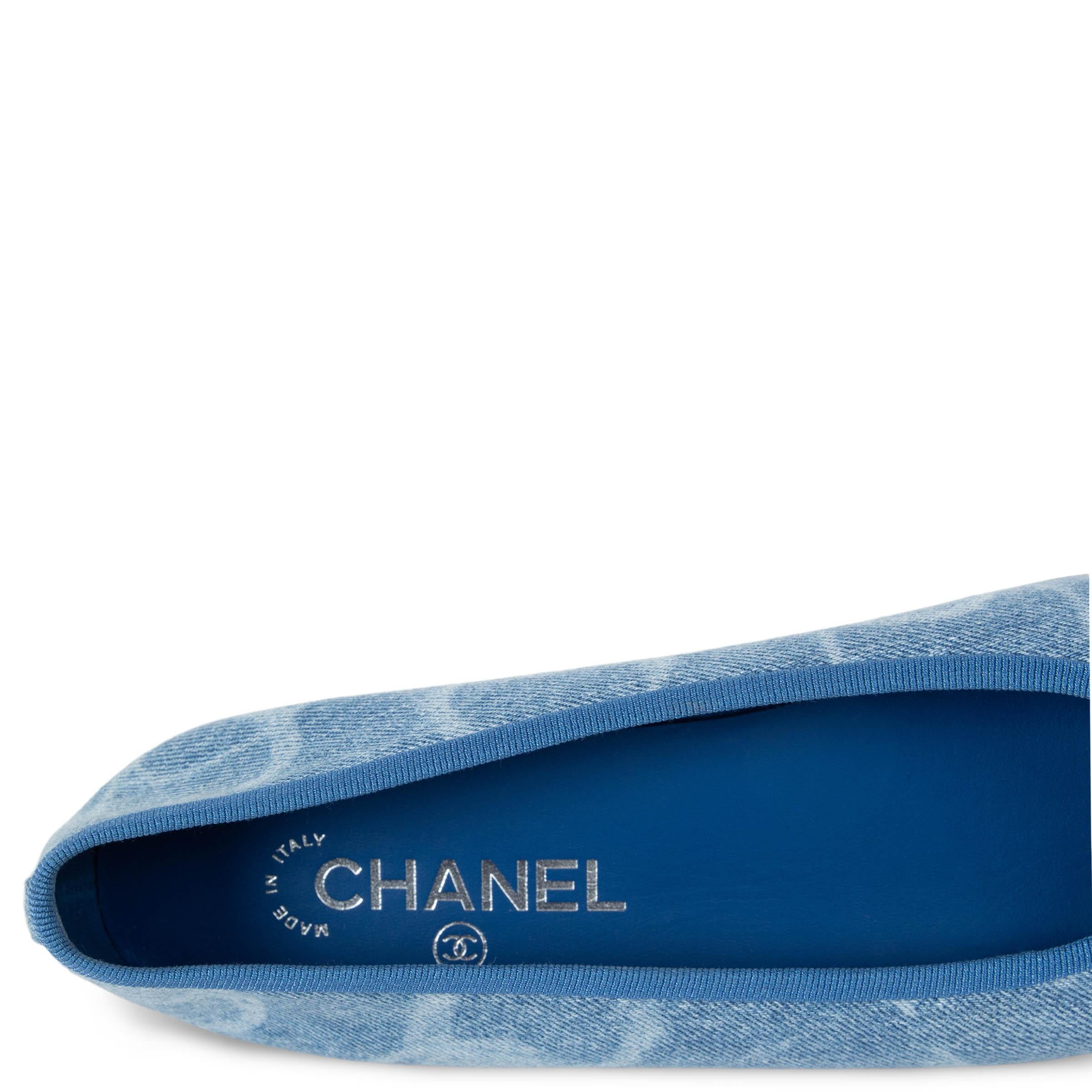 CHANEL bleu clair 23B CC PRINTED DENIM Ballet Flats Shoes 38.5 fit 38 en vente 4