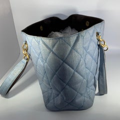 CHANEL Hellblau Canvas CC Marke Tote Bag :: Pre - Loved:: Vintage