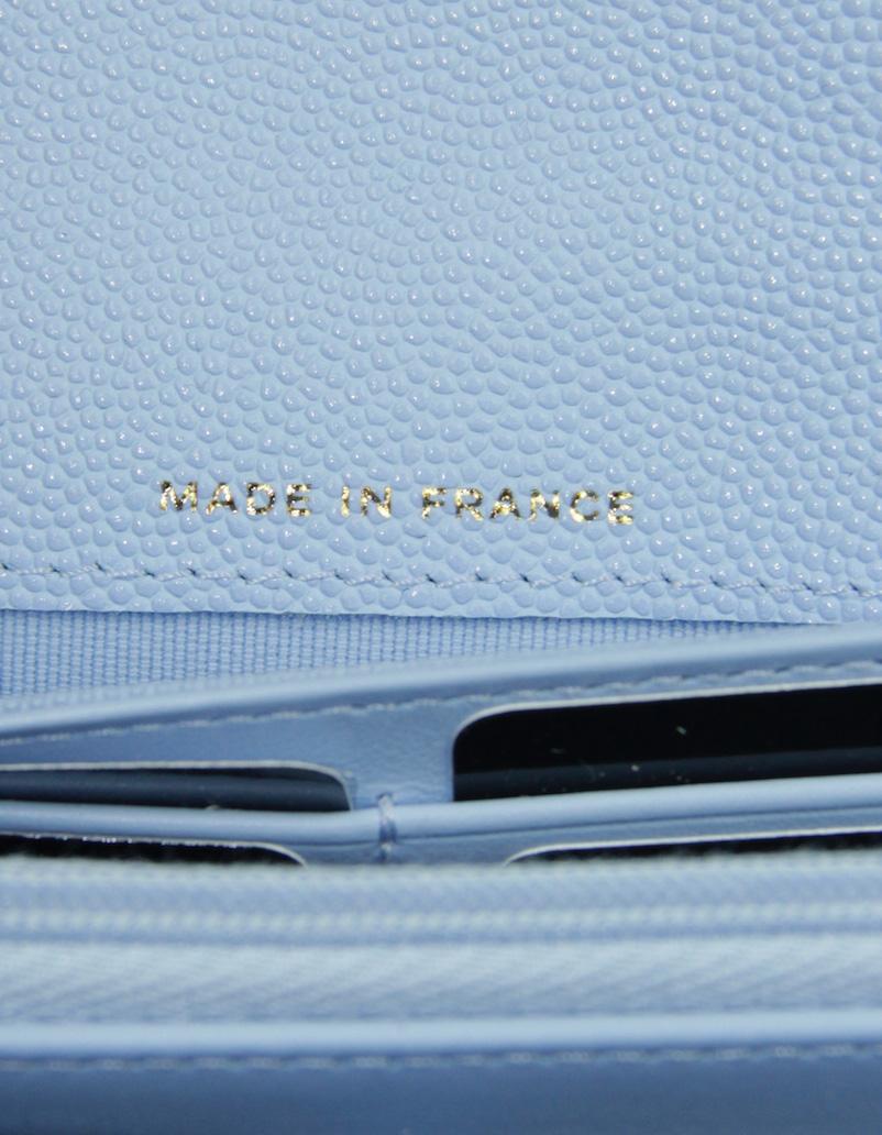 Chanel Hellblaue gesteppte Brieftasche aus Leder in Kaviar mit langer Klappe im Angebot 3