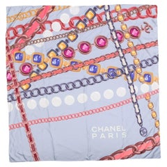 Chanel - Écharpe en soie bleu clair à motif de chaîne