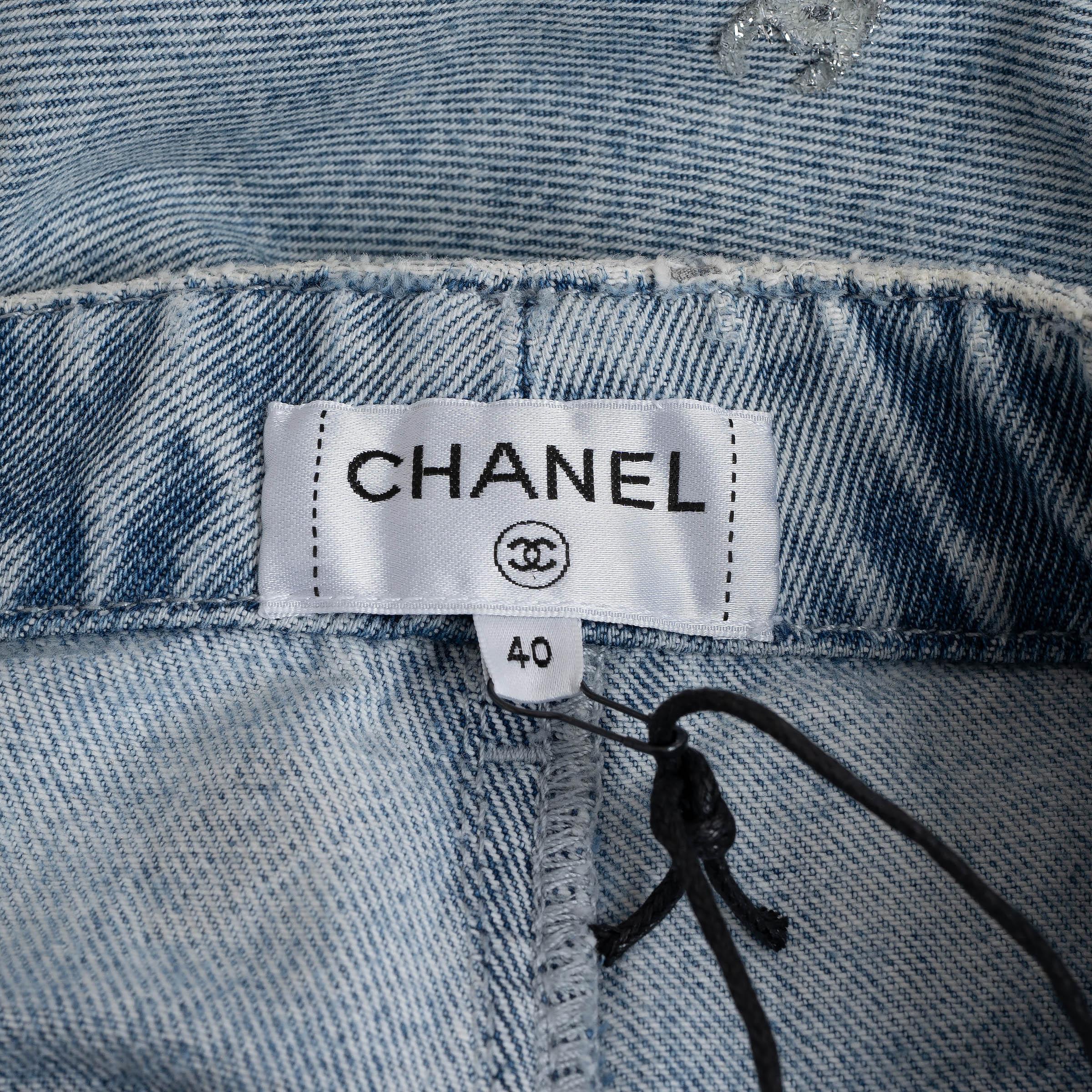 CHANEL light blue cotton 21K LOGO EMBROIDERED BARREL Jeans Pants 40 M For Sale 2