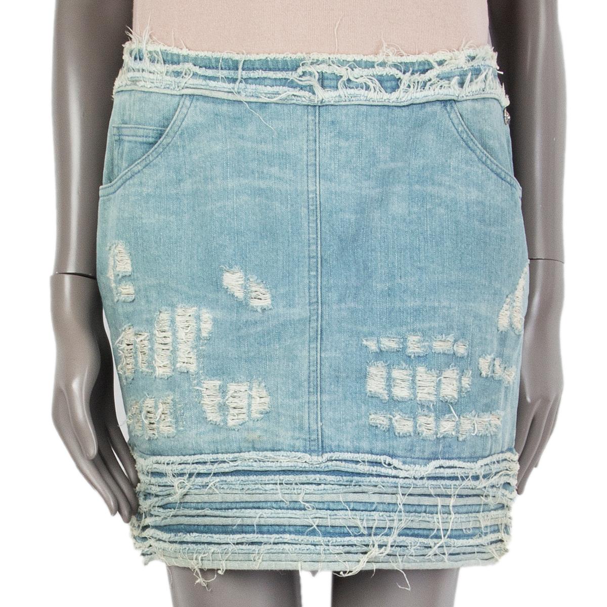 CHANEL Mini-jupe en jean bleu clair dispersé en coton, 40 M Pour femmes en vente
