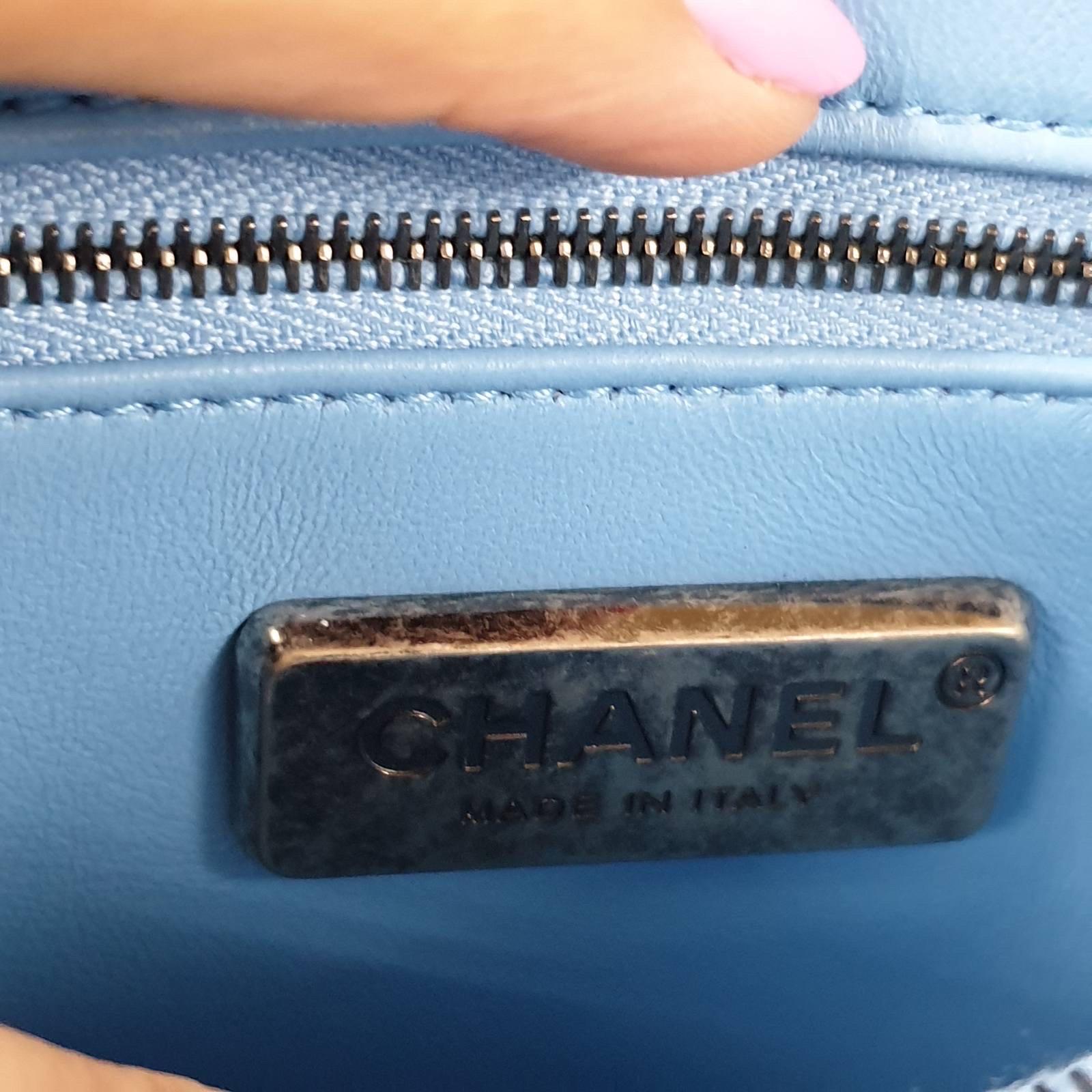Chanel - Sac à main Coco en python bleu clair à rabat  Bon état - En vente à Krakow, PL