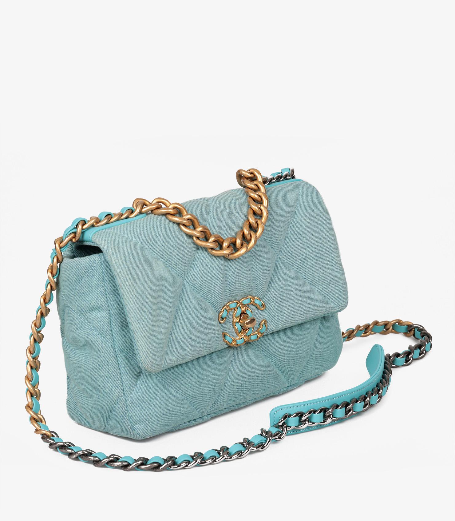 Chanel Light Blue Quilted Denim & Turquoise Lambskin Leather Small 19 Flap Bag

Product Details
Xupes Ref: HB5677
Brand: Chanel
Model: Small 19 Flap Bag
Type: Top Handle, Shoulder, Crossbody
Serial Number: 31424126
Age: 2021
Accompanied By: Chanel