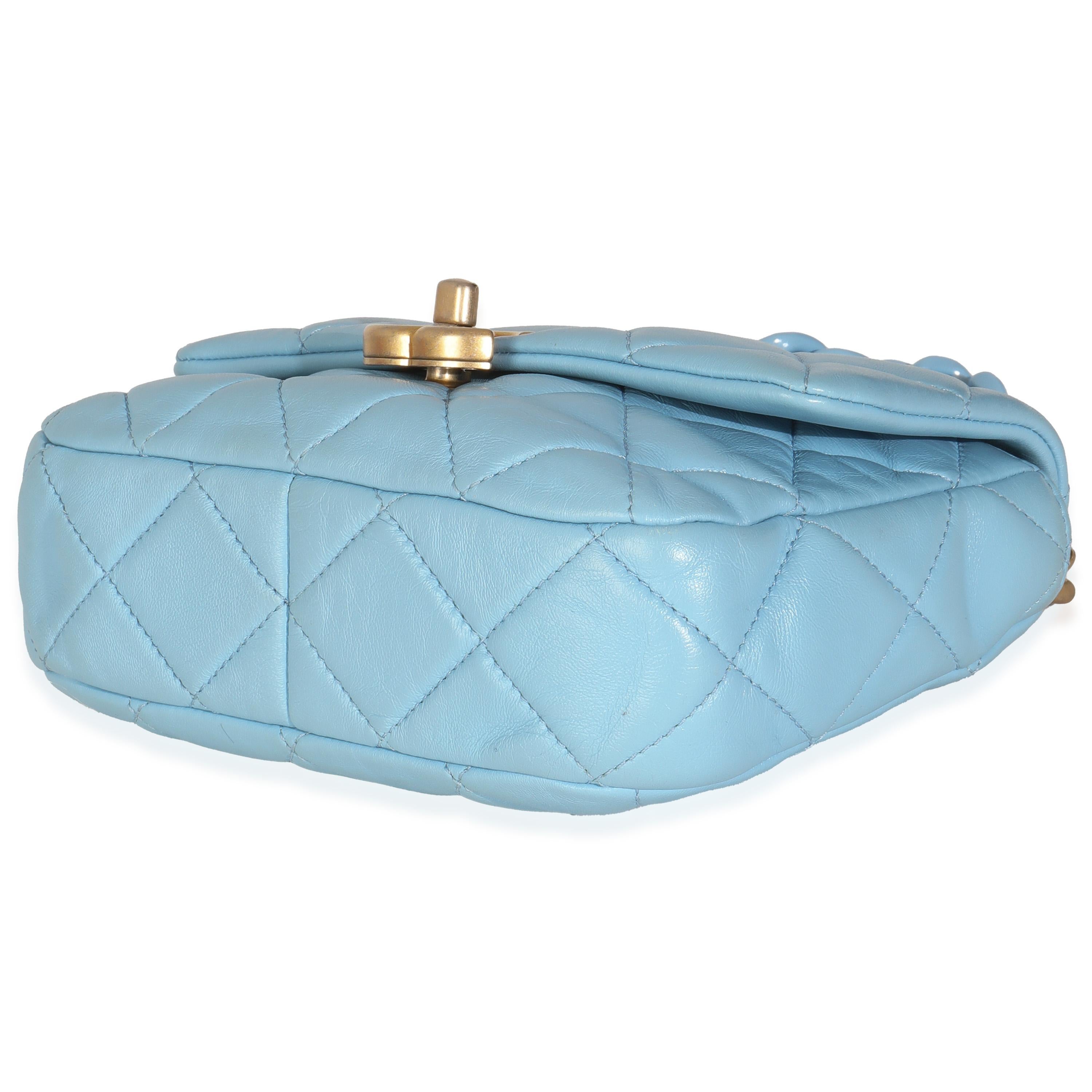 Donna Chanel Mini Flap in pelle d'agnello trapuntata blu chiaro con catena laccata in vendita
