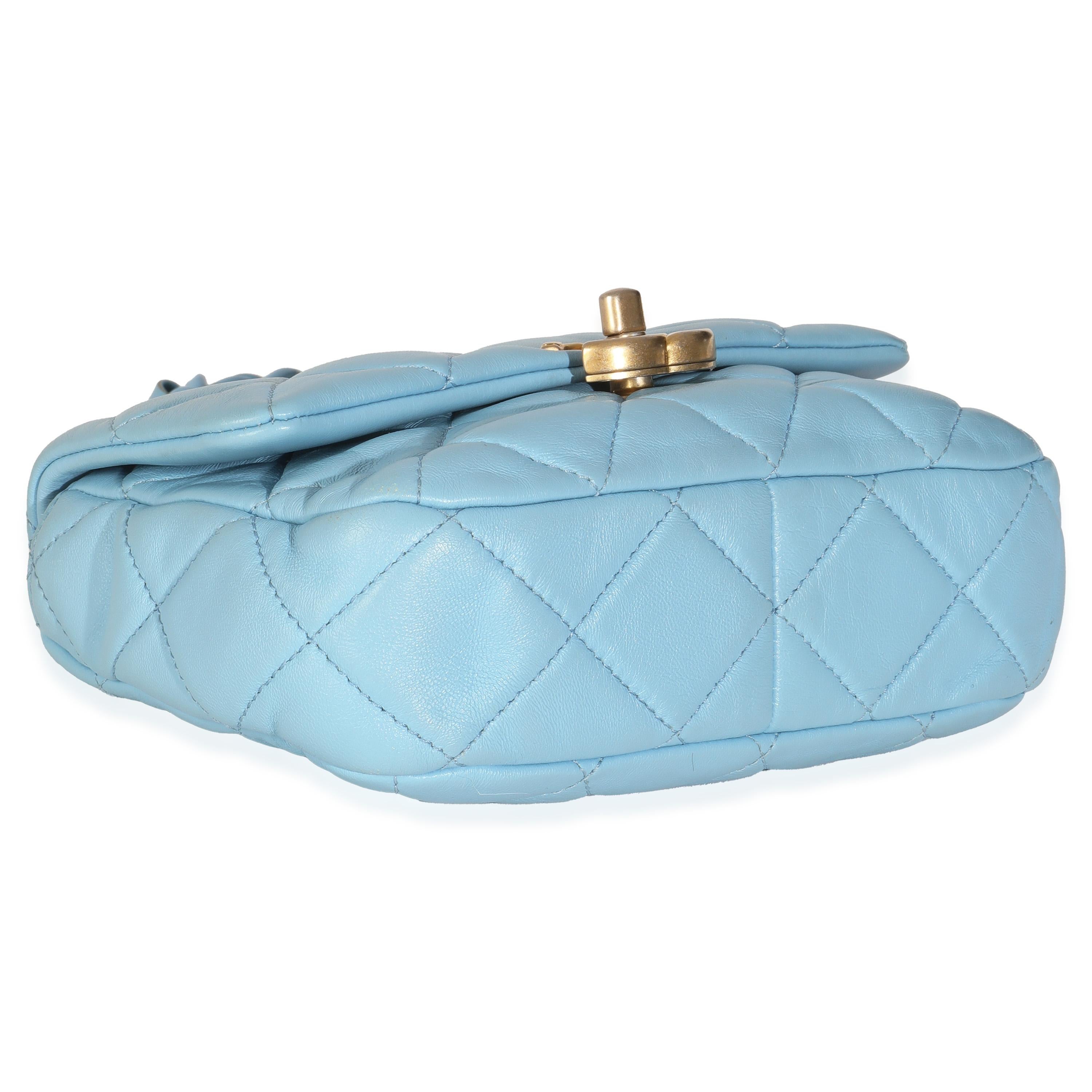 Chanel Mini Flap in pelle d'agnello trapuntata blu chiaro con catena laccata in vendita 1