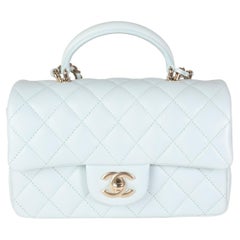 Chanel Hellblaue rechteckige Mini-Top-Klappentasche aus gestepptem Lammfell