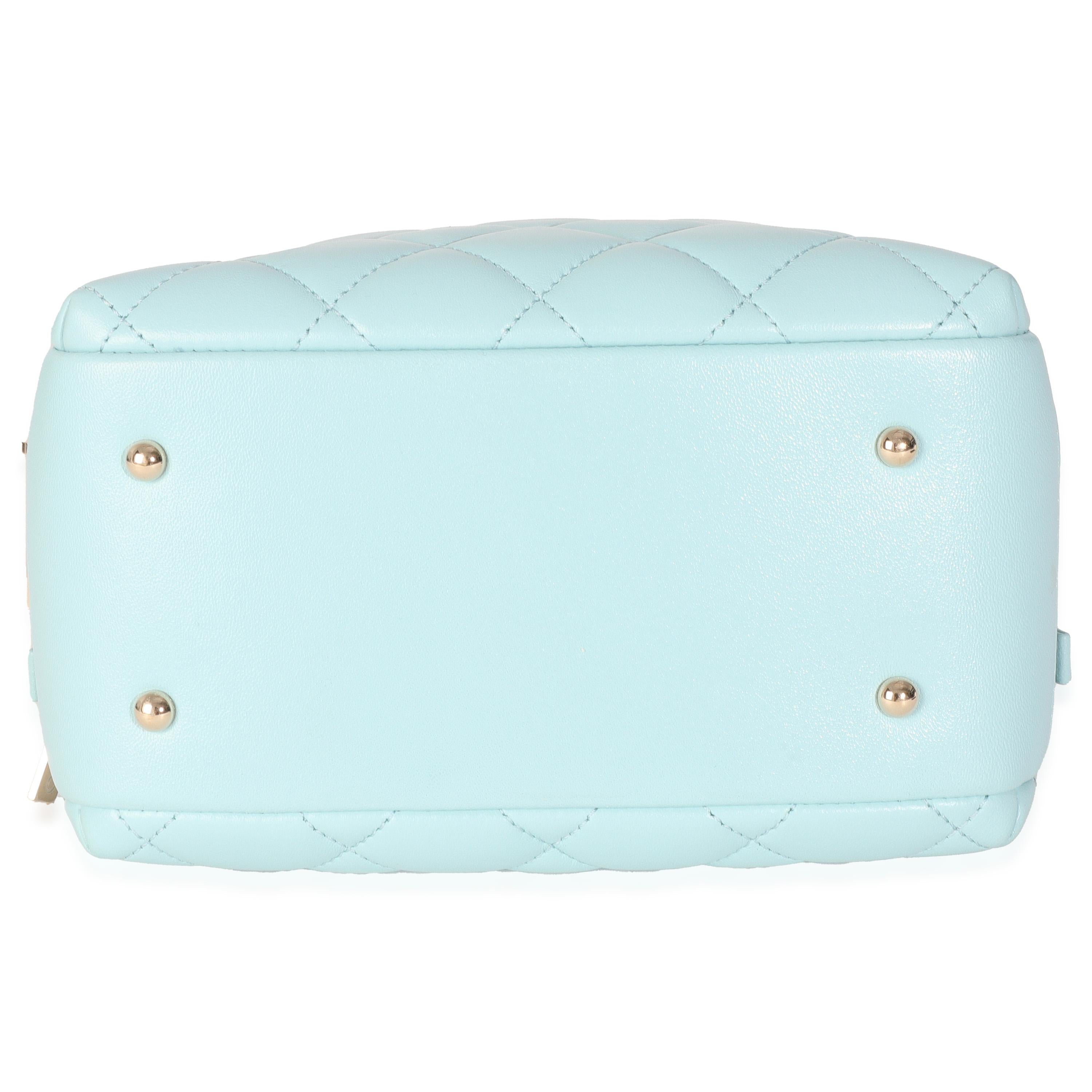 Chanel Hellblau Gestepptes Lammfell Kleine Trendy CC Bowlingtasche im Zustand „Hervorragend“ im Angebot in New York, NY