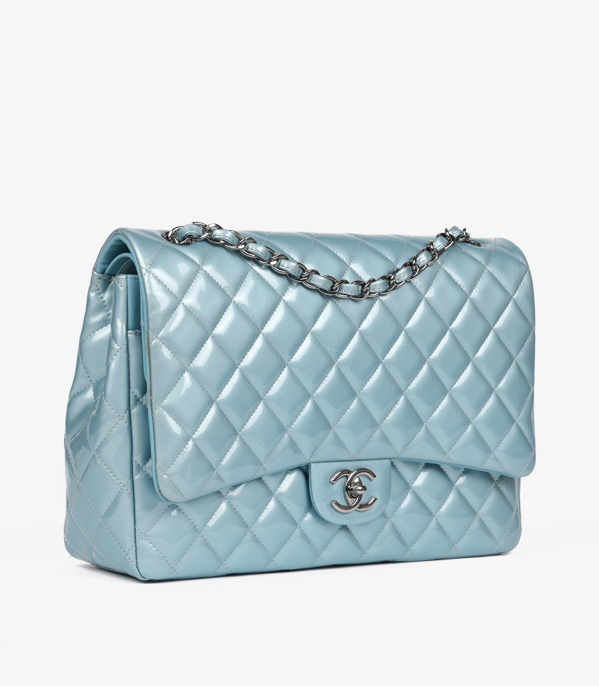 Chanel  Light Blue Quilted Patent Leather Maxi Classic Double Flap Bag In condizioni ottime in vendita a Bishop's Stortford, Hertfordshire