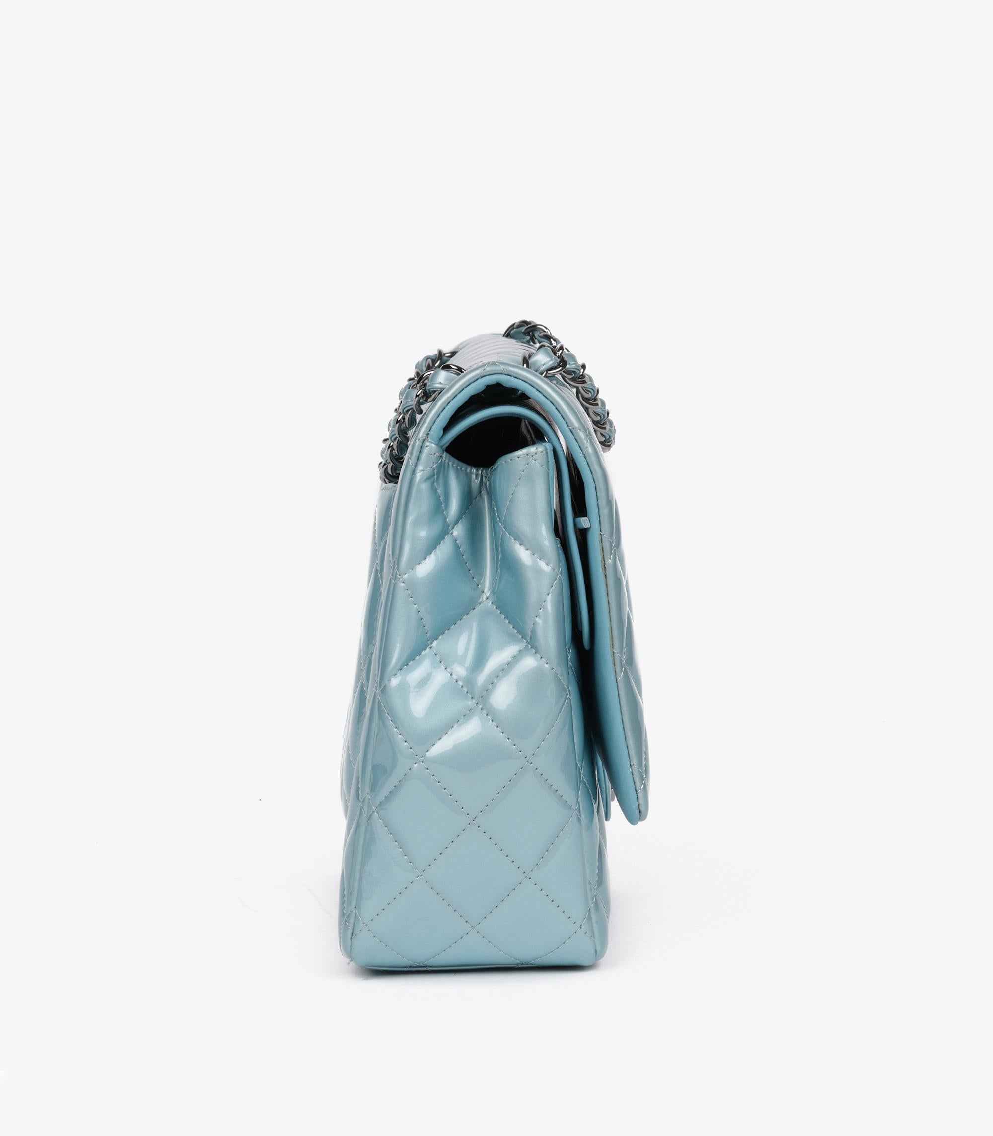 da uomo o donna Chanel  Light Blue Quilted Patent Leather Maxi Classic Double Flap Bag in vendita