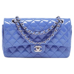 Chanel Hellblau Gestepptes Lackleder Medium Classic Tasche mit doppelter Klappe