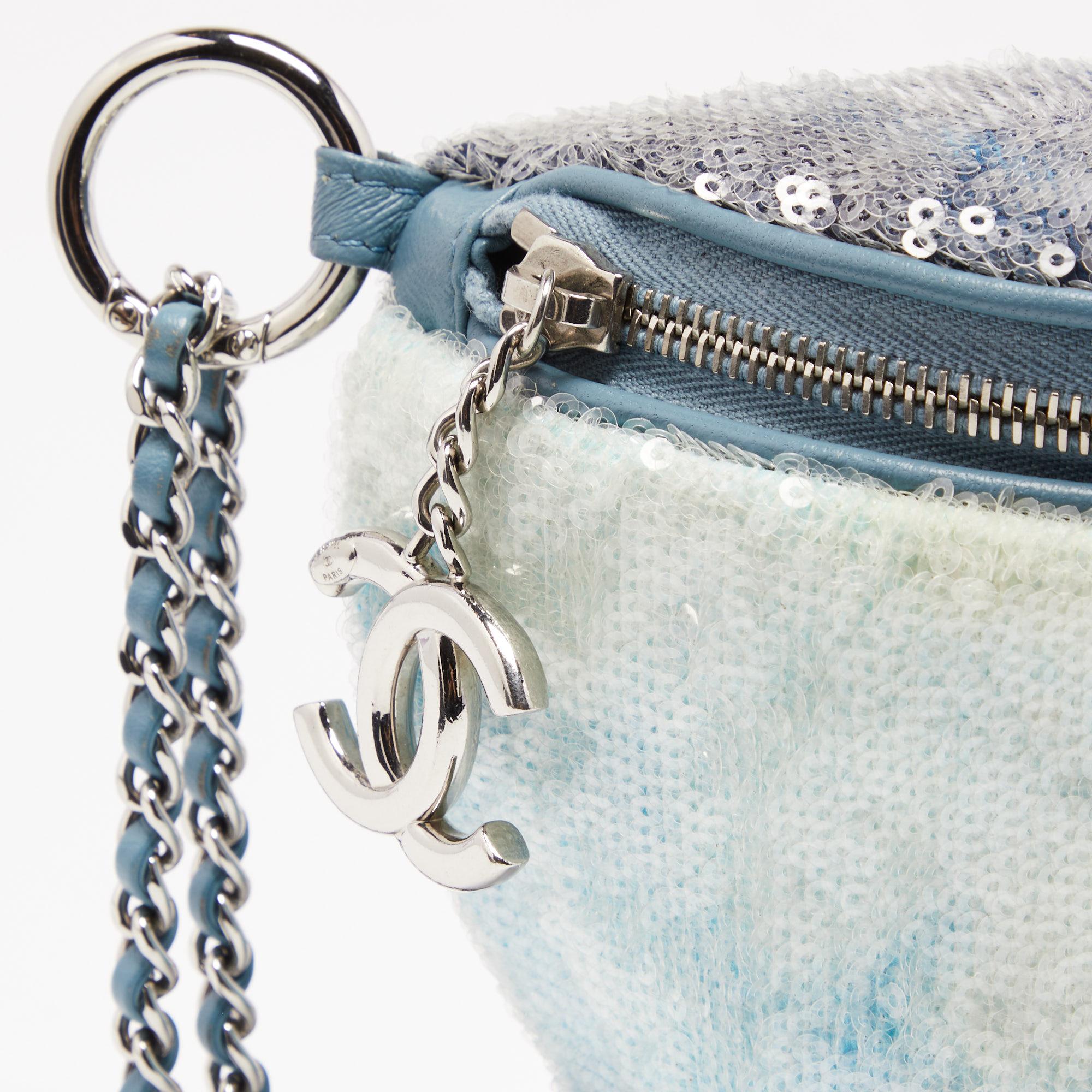 Chanel - Sac ceinture à sequins bleu clair en cascade 5