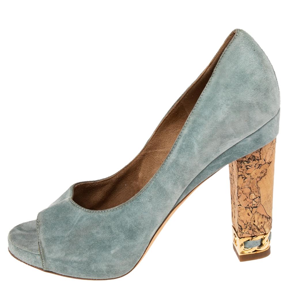 An epitome of grace and poise, these pumps add a feminine style to your look. These pumps made by the House of Chanel strike a perfect balance between luxury and simplicity with their finely crafted exterior. They flaunt light-blue suede on the
