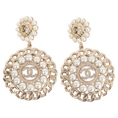 CHANEL Boucles d'oreilles en or clair 2020 CC PEARL & CRSYTAL CHAIN