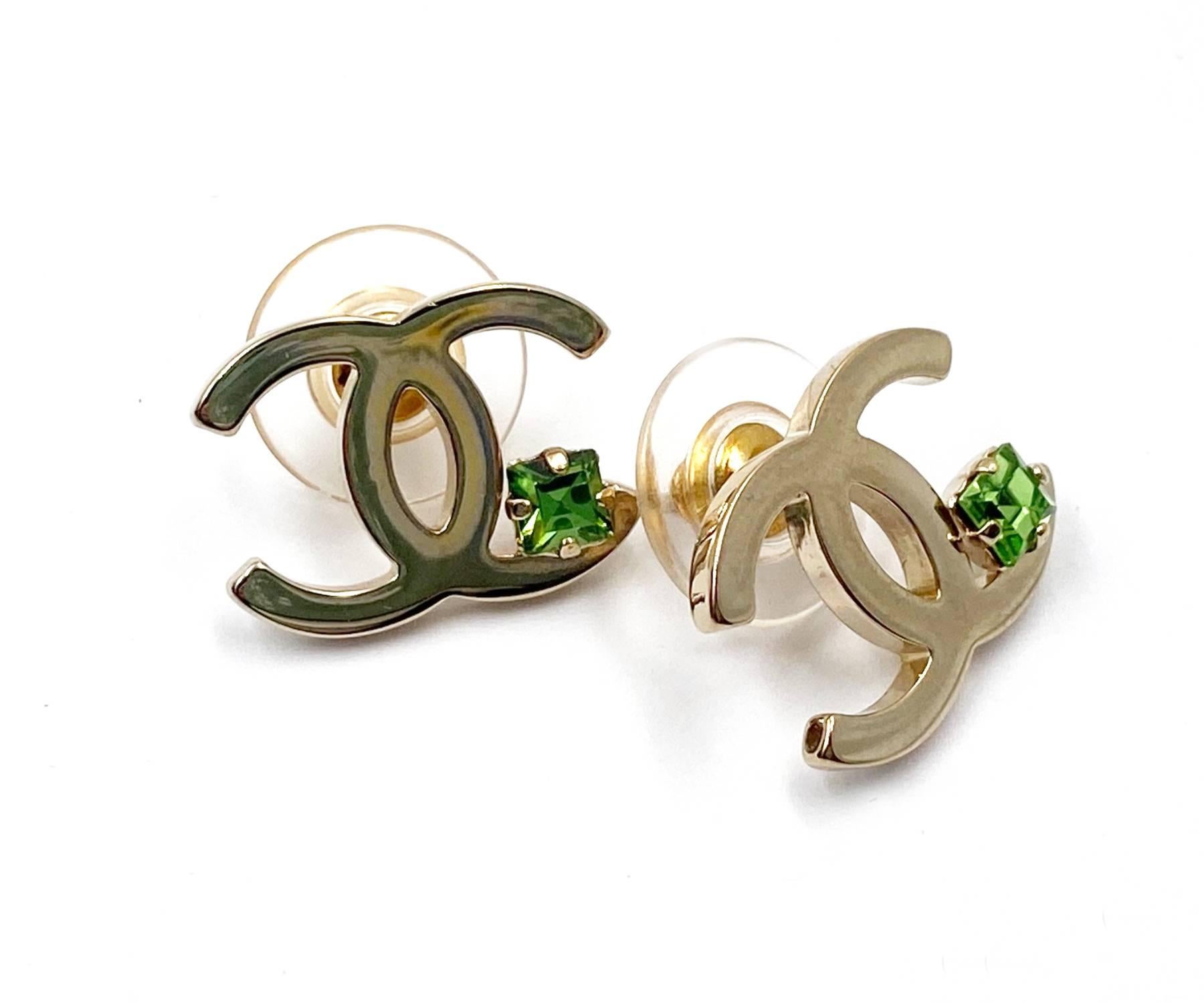 Artisan Chanel Light Gold CC Corner Green Crystal Piercing Earrings  For Sale