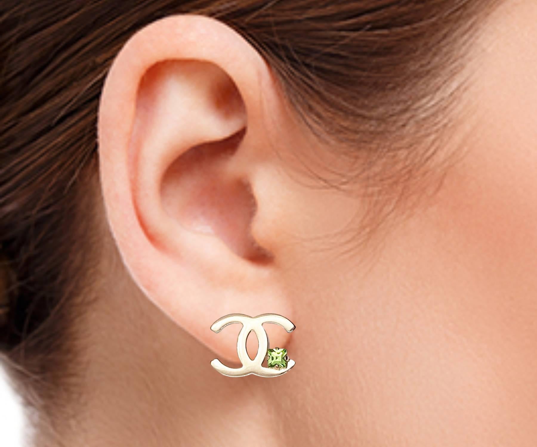 Chanel Light Gold CC Corner Green Crystal Piercing Earrings  In Excellent Condition For Sale In Pasadena, CA