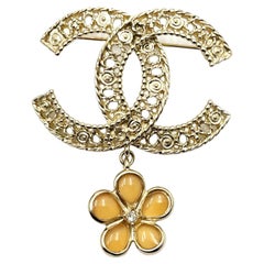 Grande broche fleur en filigrane d'or clair Chanel 