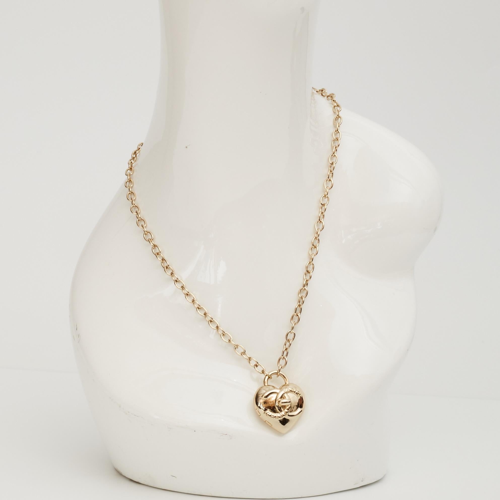 Chanel Light Gold Heart Locket Necklace 2022 In Excellent Condition In Montreal, Quebec