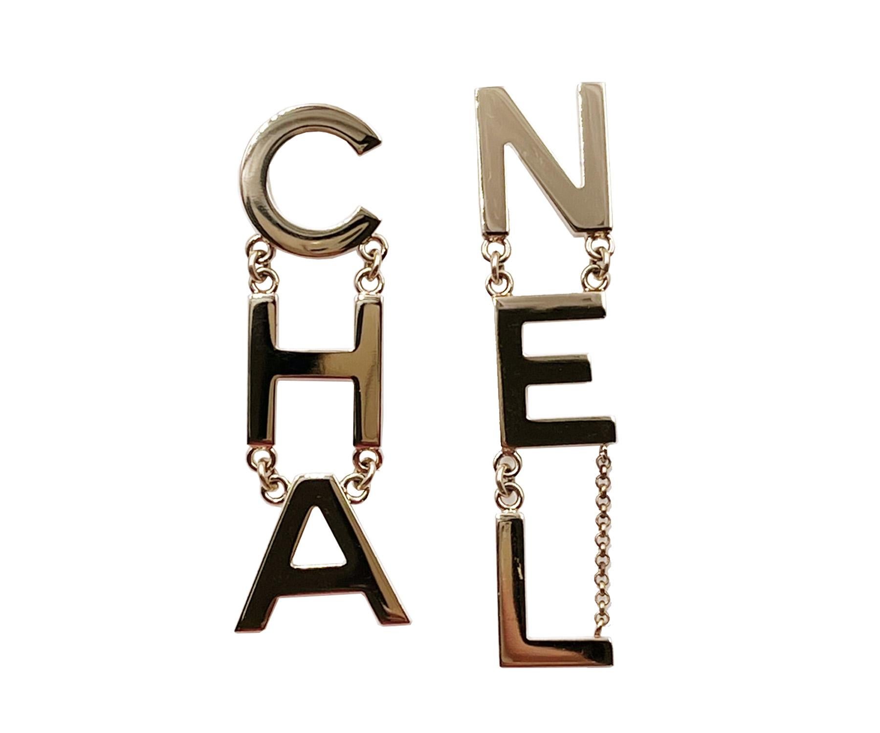 Chanel Light Gold Letter Long Piercing Earrings

* Marked 19
* Made in Italy
*Comes with original box and pouch

-It is approximately 0.7