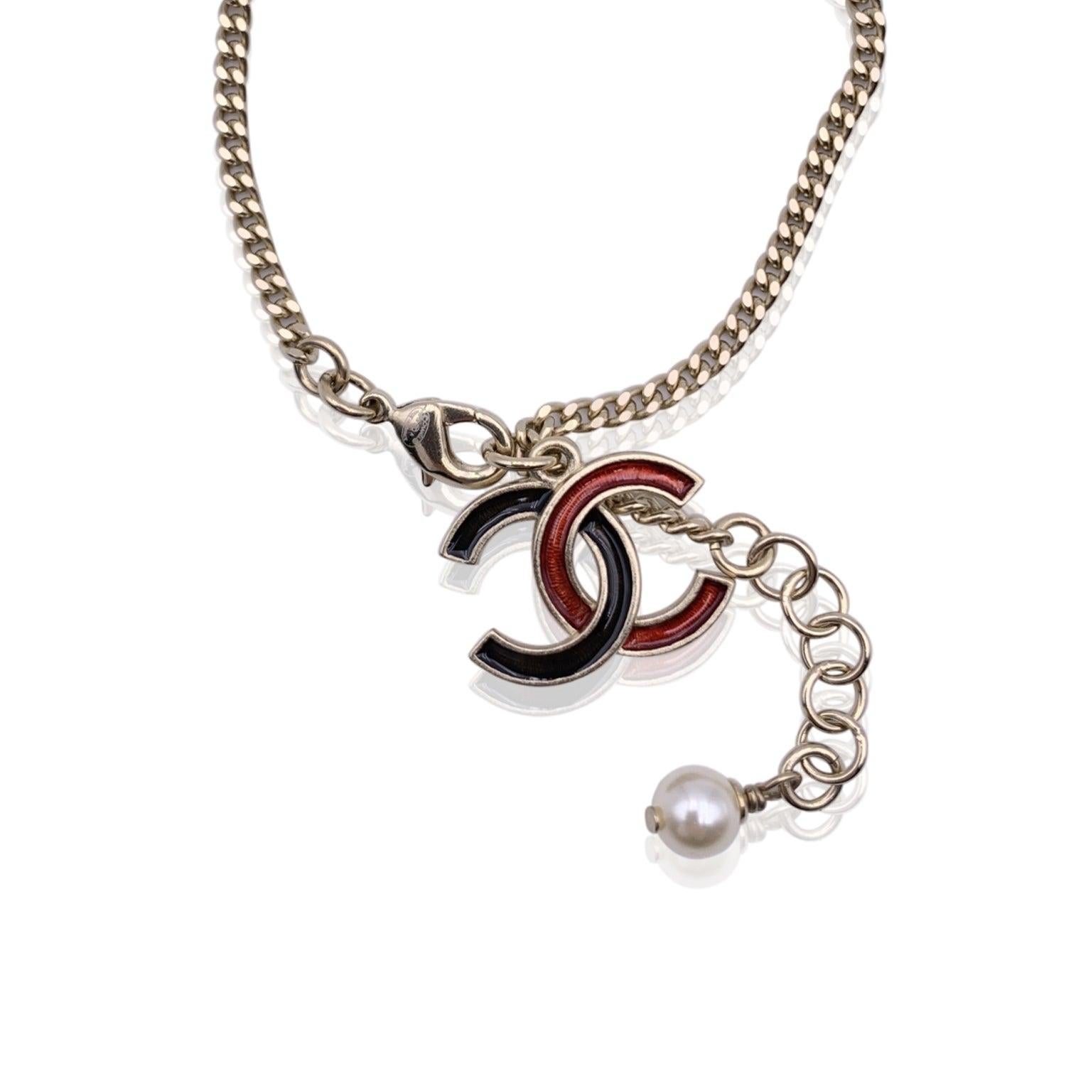 Chanel Light Gold Metal Black Red Enamel CC Logo Chain Bracelet In Excellent Condition For Sale In Rome, Rome