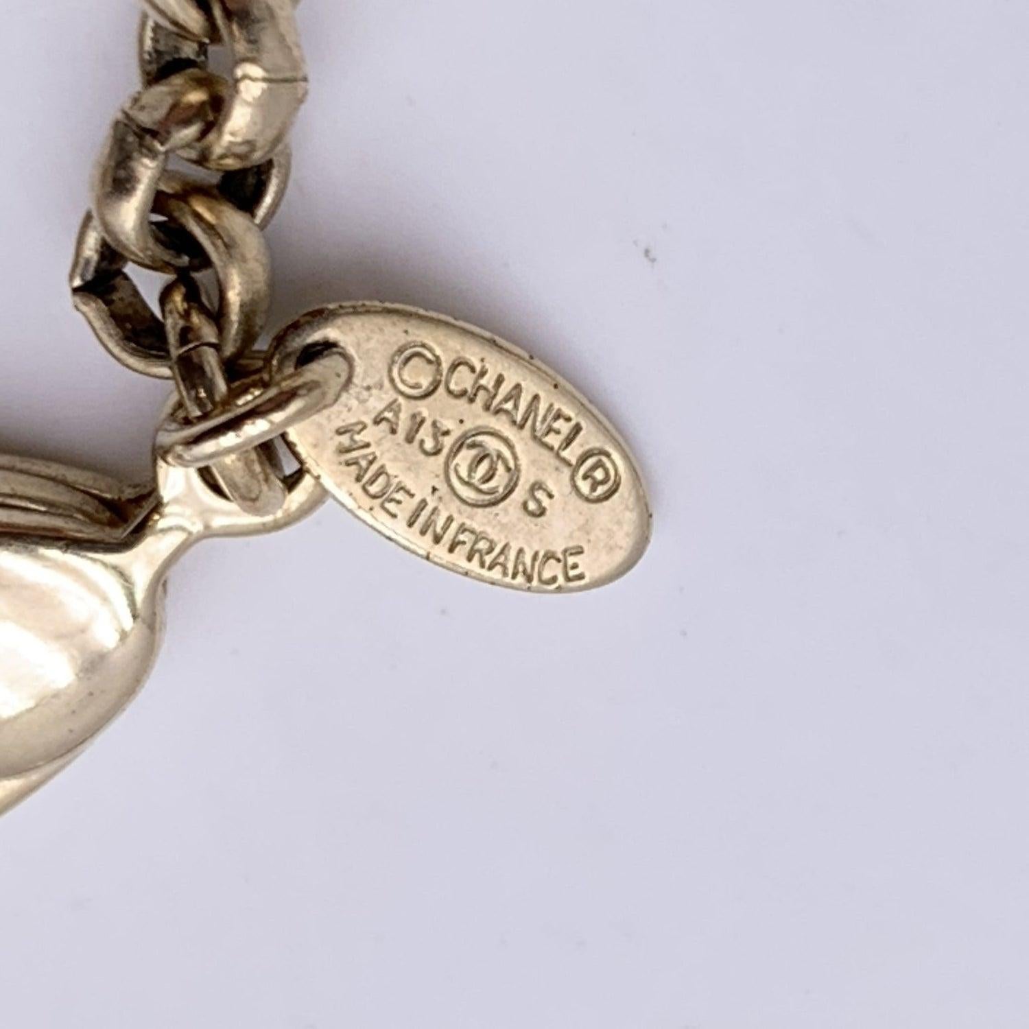 Chanel, collier long en métal doré clair, perles et perles avec logo CC en vente 4