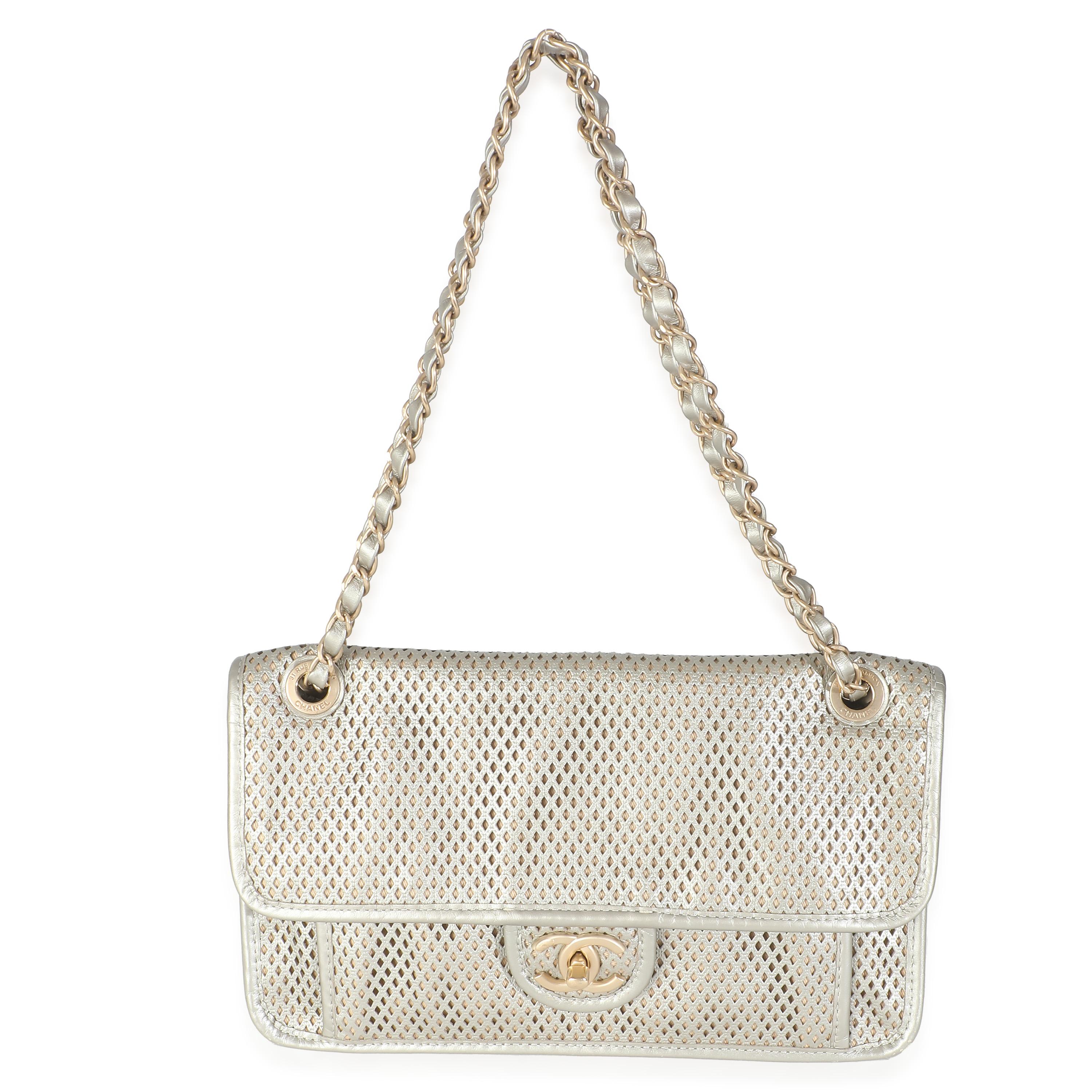 Chanel - Petite pochette Up&Up en cuir de veau perforé métallisé or clair en vente 1