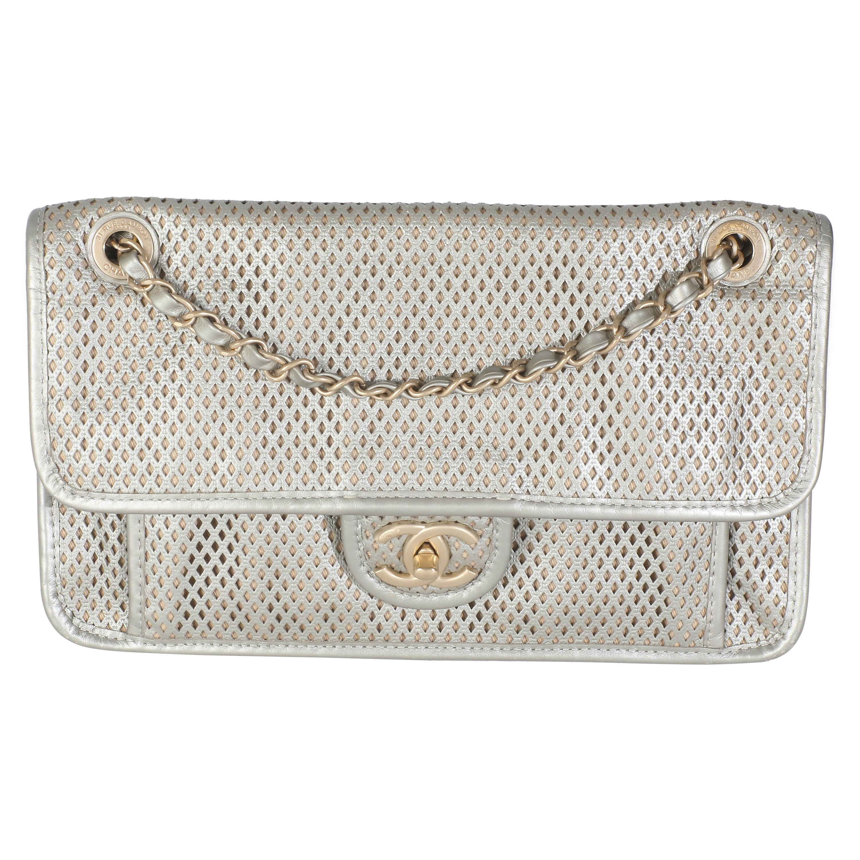 Chanel Oro Chiaro Metallizzato Traforato in Pelle di Vitello Piccola Up & Up Up in vendita