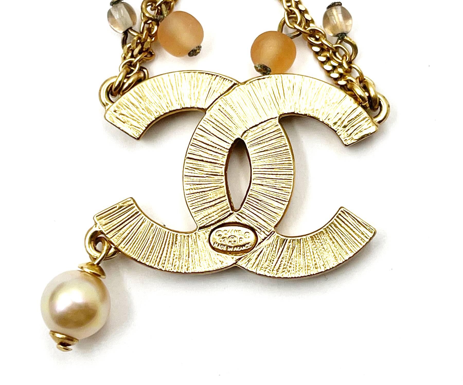 Chanel Hellgold Opal Kristall Pastell Perlen Kunstperlen Choker Halskette im Zustand „Gut“ in Pasadena, CA