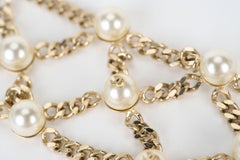 Chanel Armband mit hellgoldenen Perlen an einer Kette