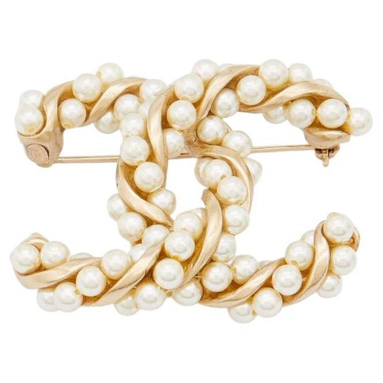 Chanel Light Gold Tone and Faux Pearl Twisted Brooch For Sale at 1stDibs