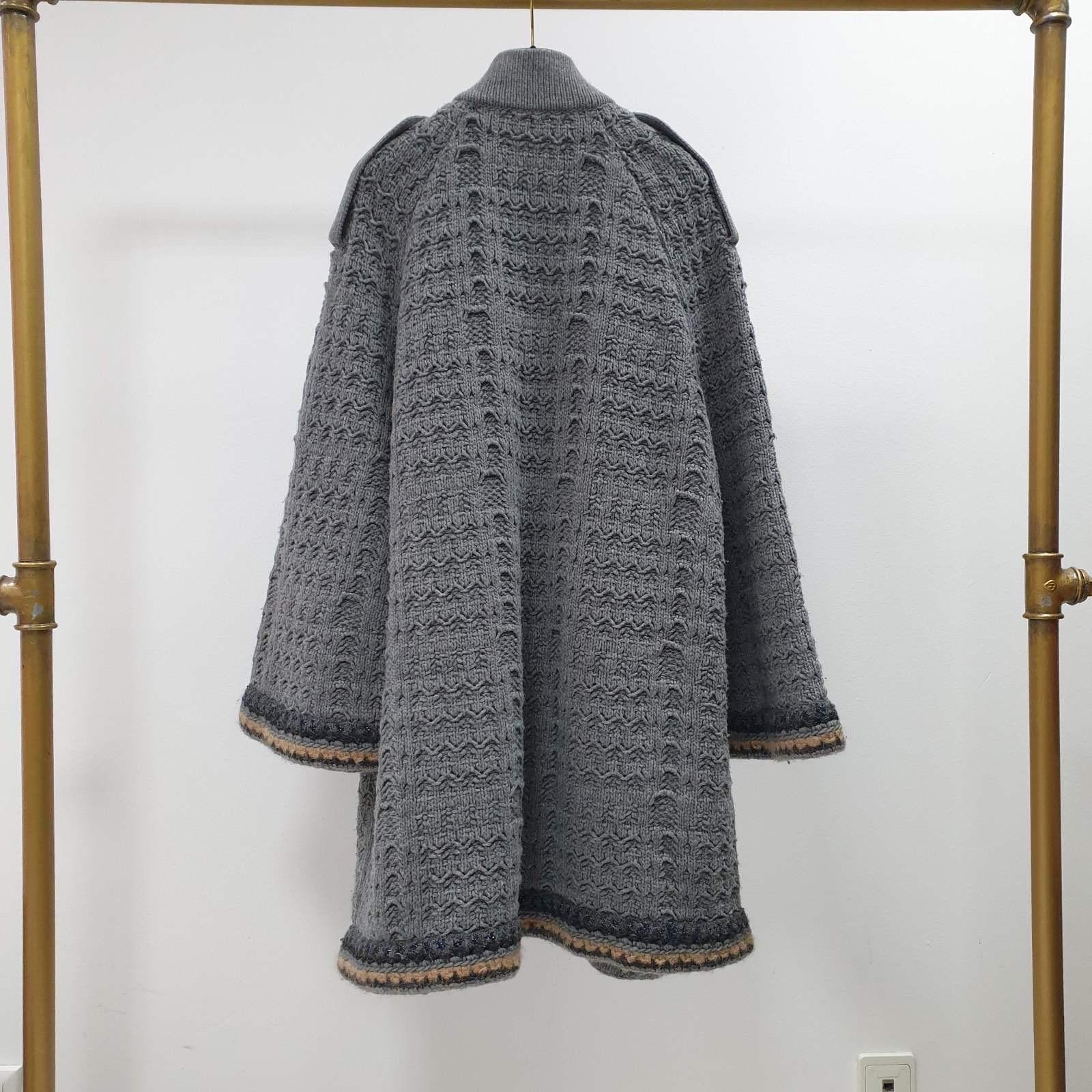 Chanel Light Gray Long Sleeve Coat In Excellent Condition For Sale In Krakow, PL