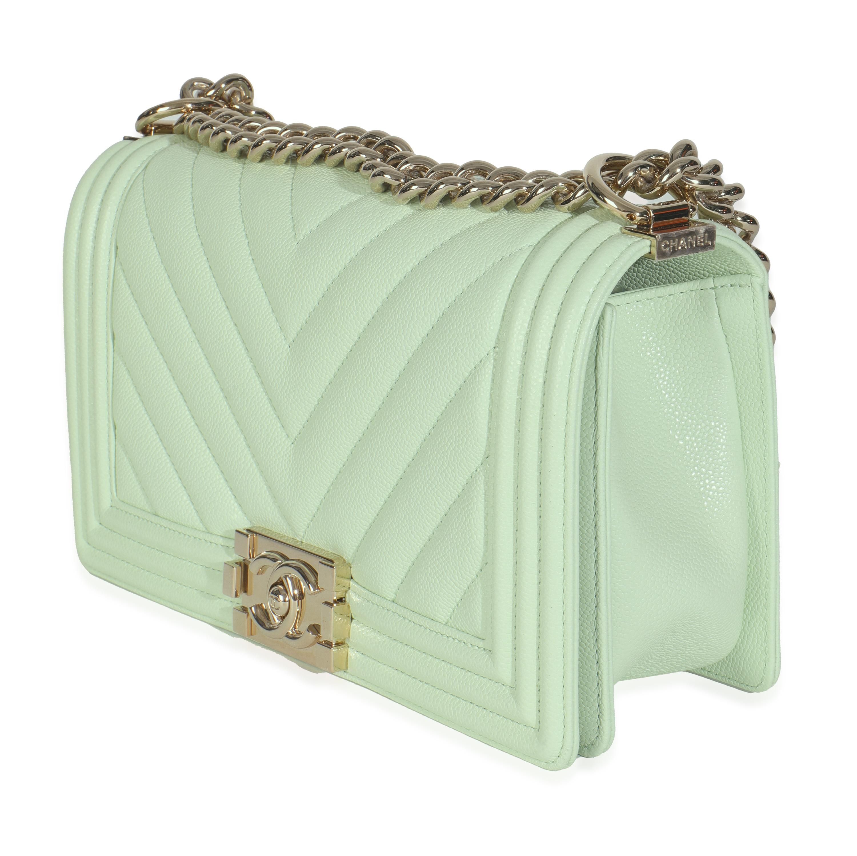 Vert Chanel Light Green Caviar Chevron Old Medium Boy Bag en vente