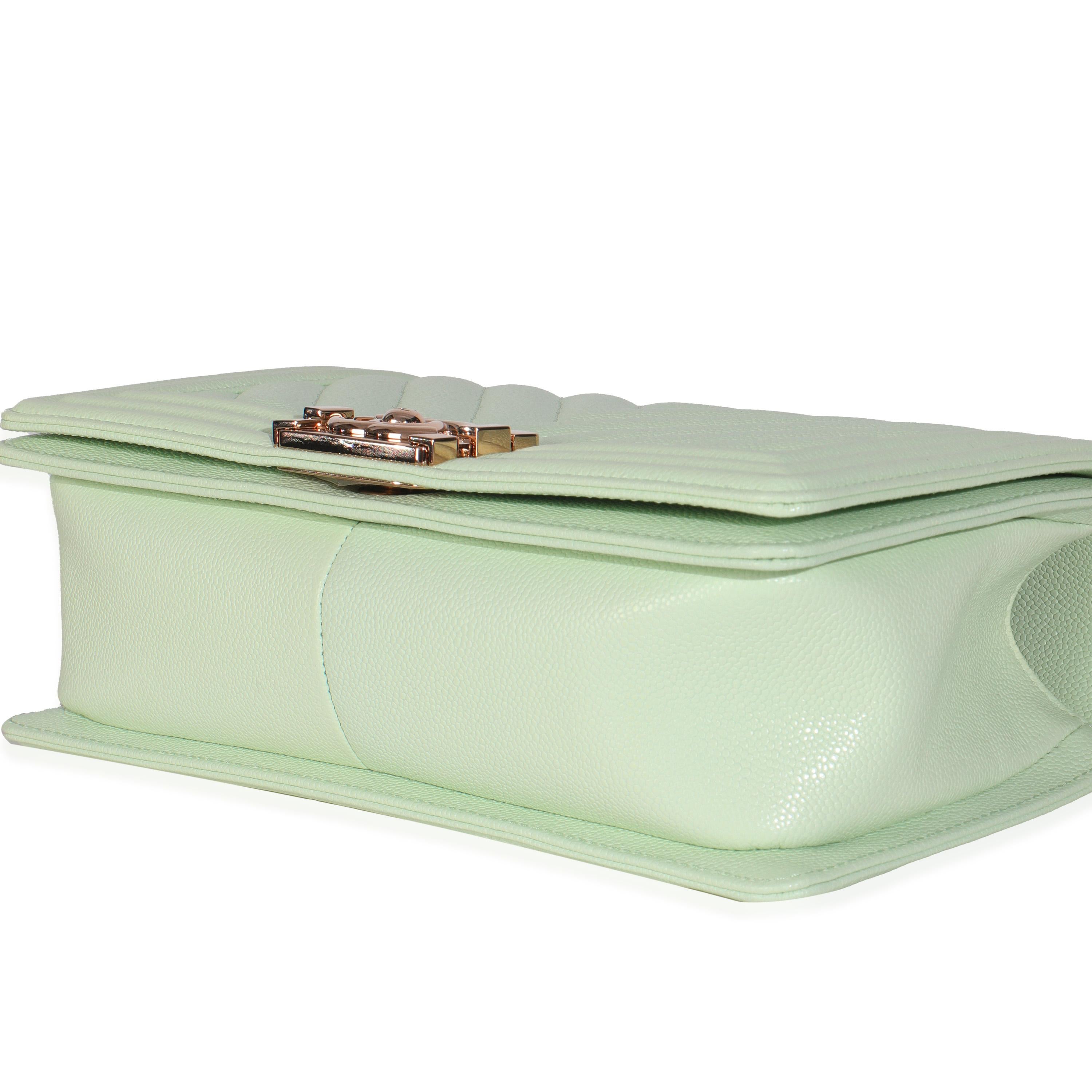 Chanel Light Green Caviar Chevron Old Medium Boy Bag Excellent état - En vente à New York, NY
