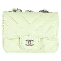 Chanel Hellgrüne Chevron-Gürteltasche mit gesteppter Klappe