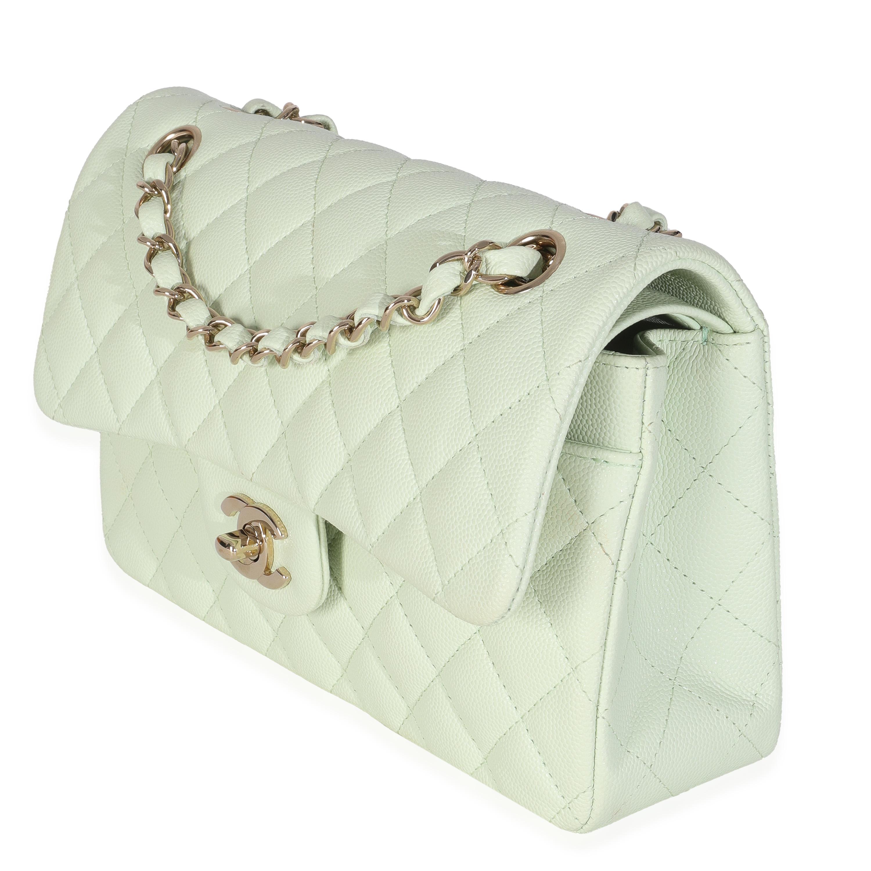 Petit sac classique à double rabat en caviar matelassé vert Light Chanel Bon état - En vente à New York, NY