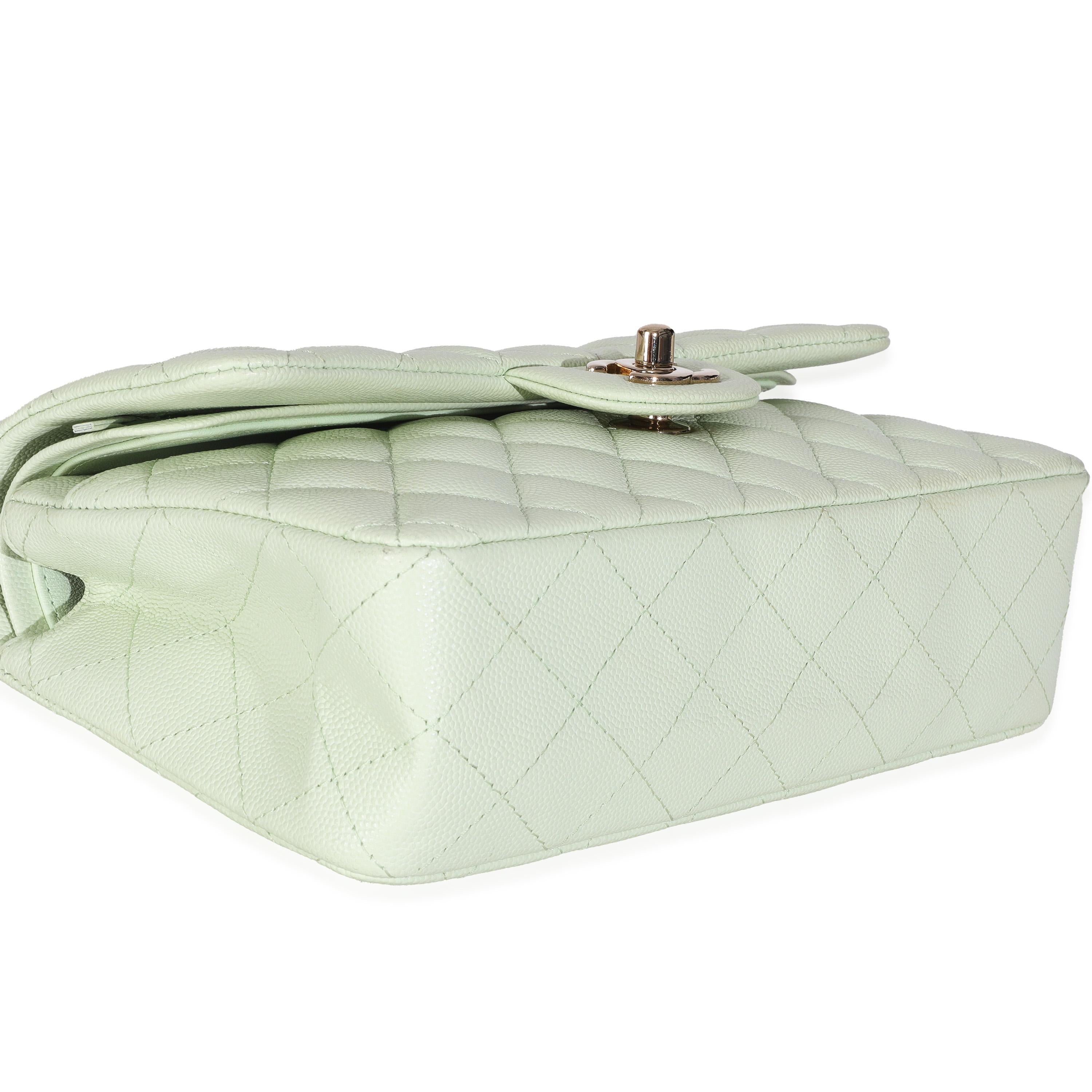 Petit sac classique à double rabat en caviar matelassé vert Light Chanel Pour femmes en vente