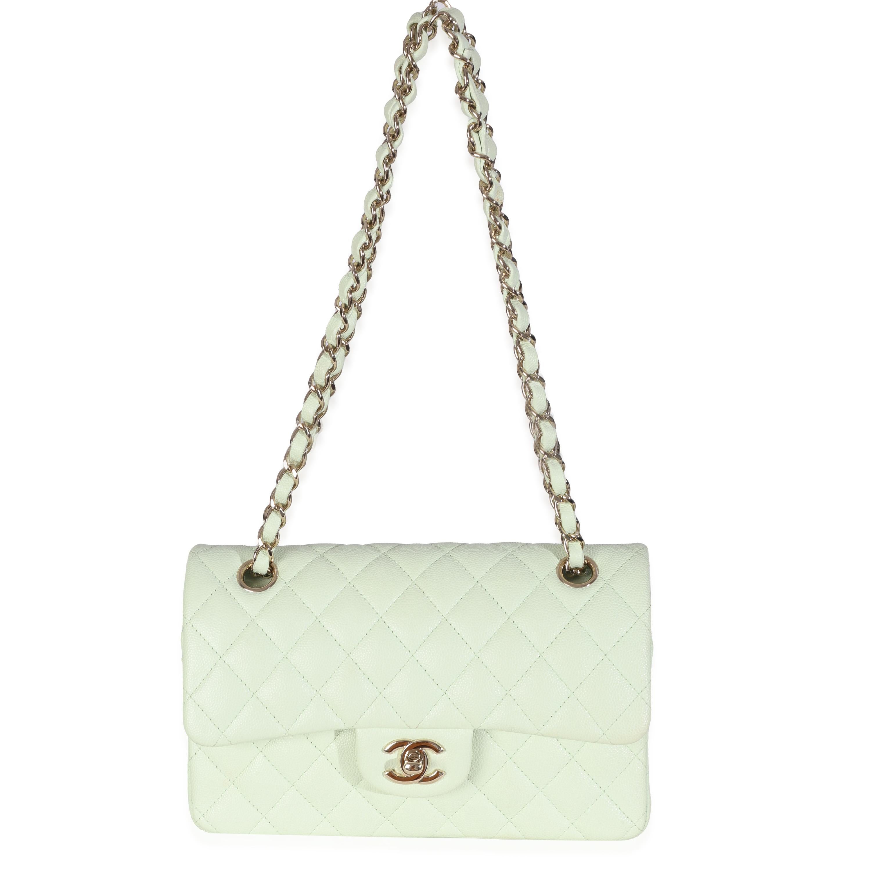 Petit sac classique à double rabat en caviar matelassé vert Light Chanel en vente 1