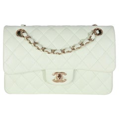 Petit sac classique à double rabat en caviar matelassé vert Light Chanel