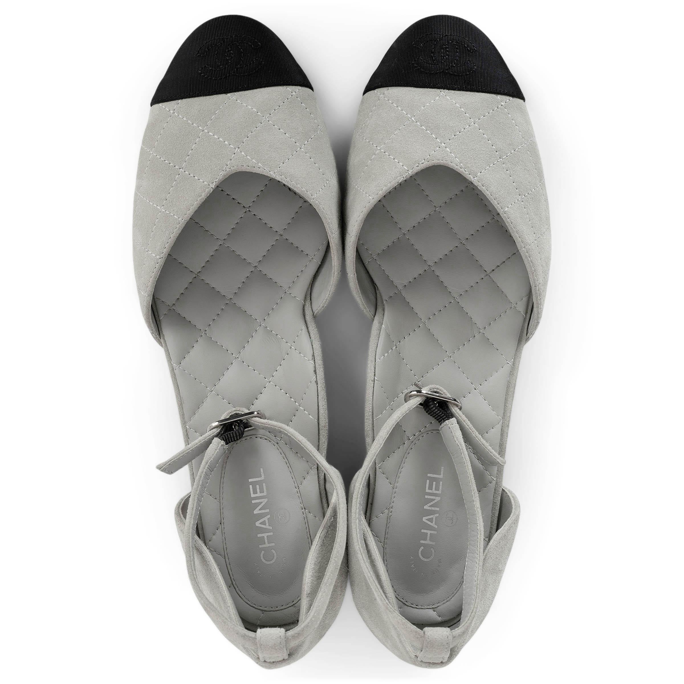CHANEL light grey & black suede & grosgrain 20S MARY JANE Flats Shoes 39 For Sale 1