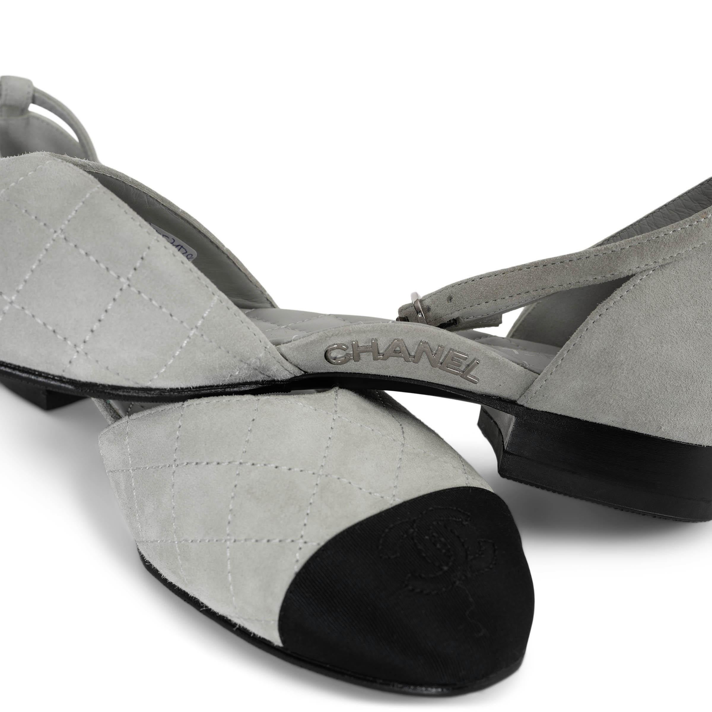 CHANEL light grey & black suede & grosgrain 20S MARY JANE Flats Shoes 39 For Sale 2