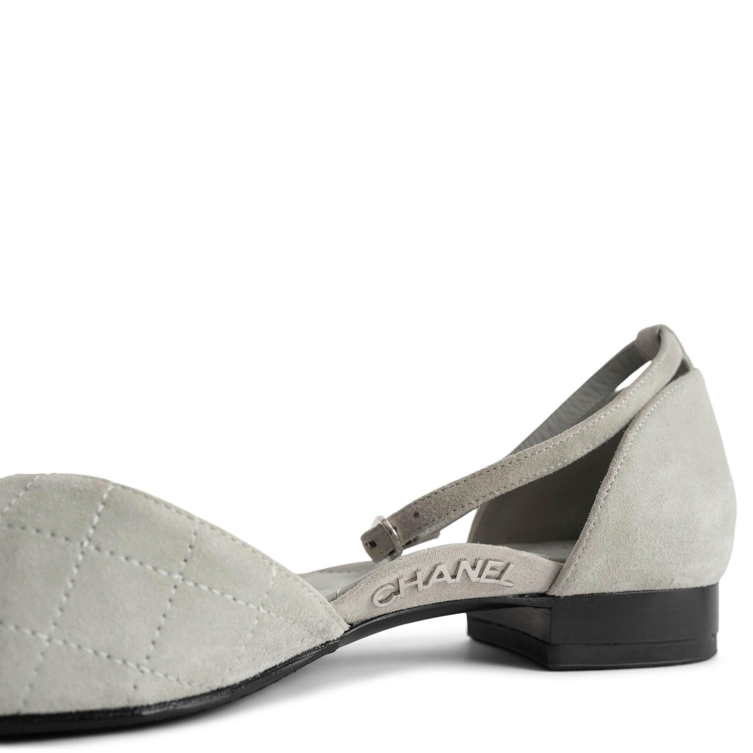 CHANEL light grey & black suede & grosgrain 20S MARY JANE Flats Shoes 39 For Sale 3