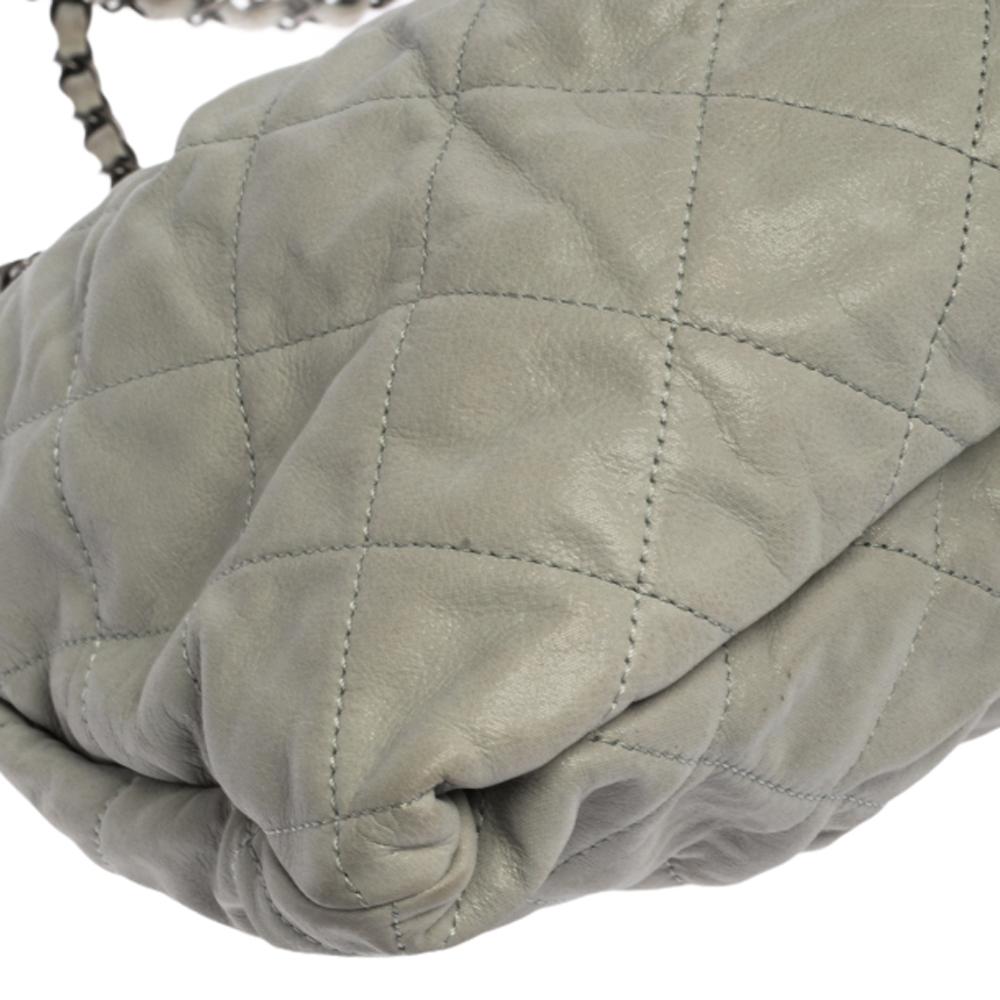 Chanel Light Grey Iridescent Quilted Leather Chic Frame Bag In Good Condition In Dubai, Al Qouz 2