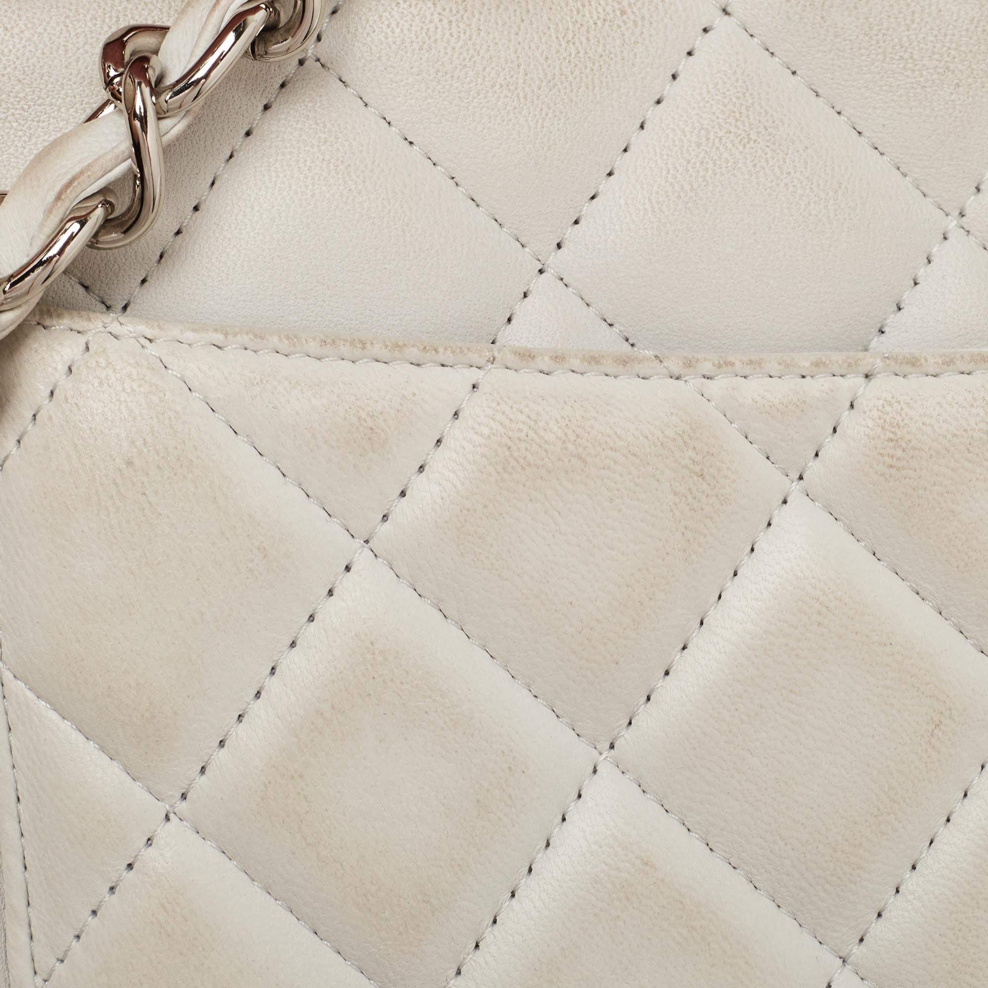 Chanel Gris Claro Acolchado Cuero Jumbo Classic Bolso Doble Solapa en venta 8